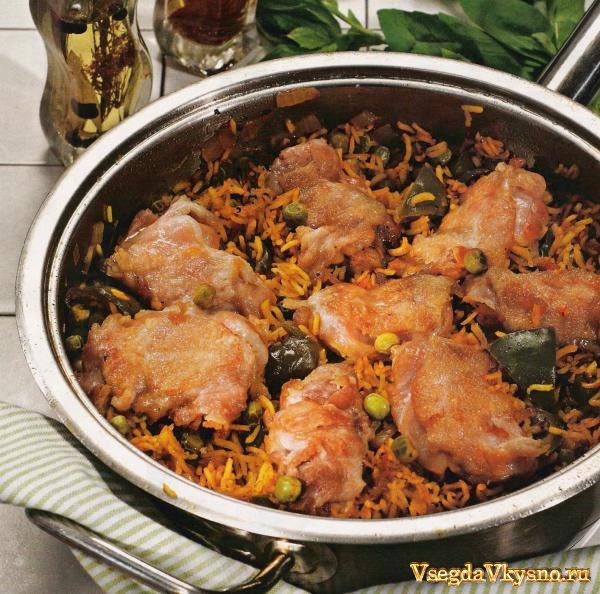 Куриные бедрышки с шафрановым рисом 